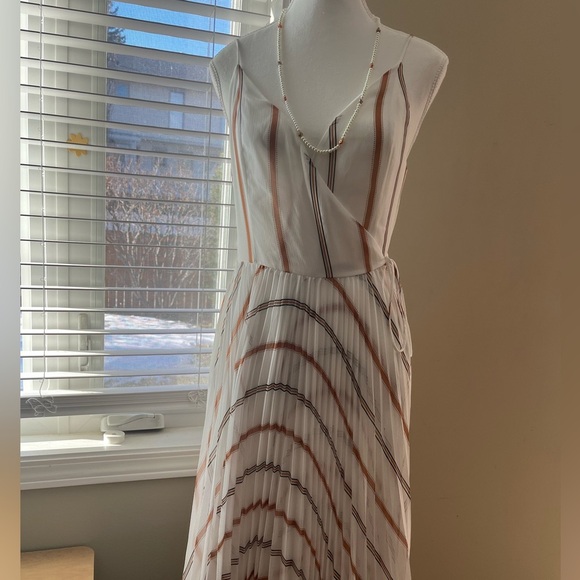 H&M Pleated White and Brown Maxi Sundress - Picture 4 of 13